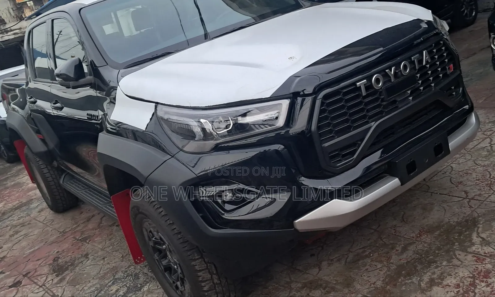 New Toyota Hilux 2025 Black