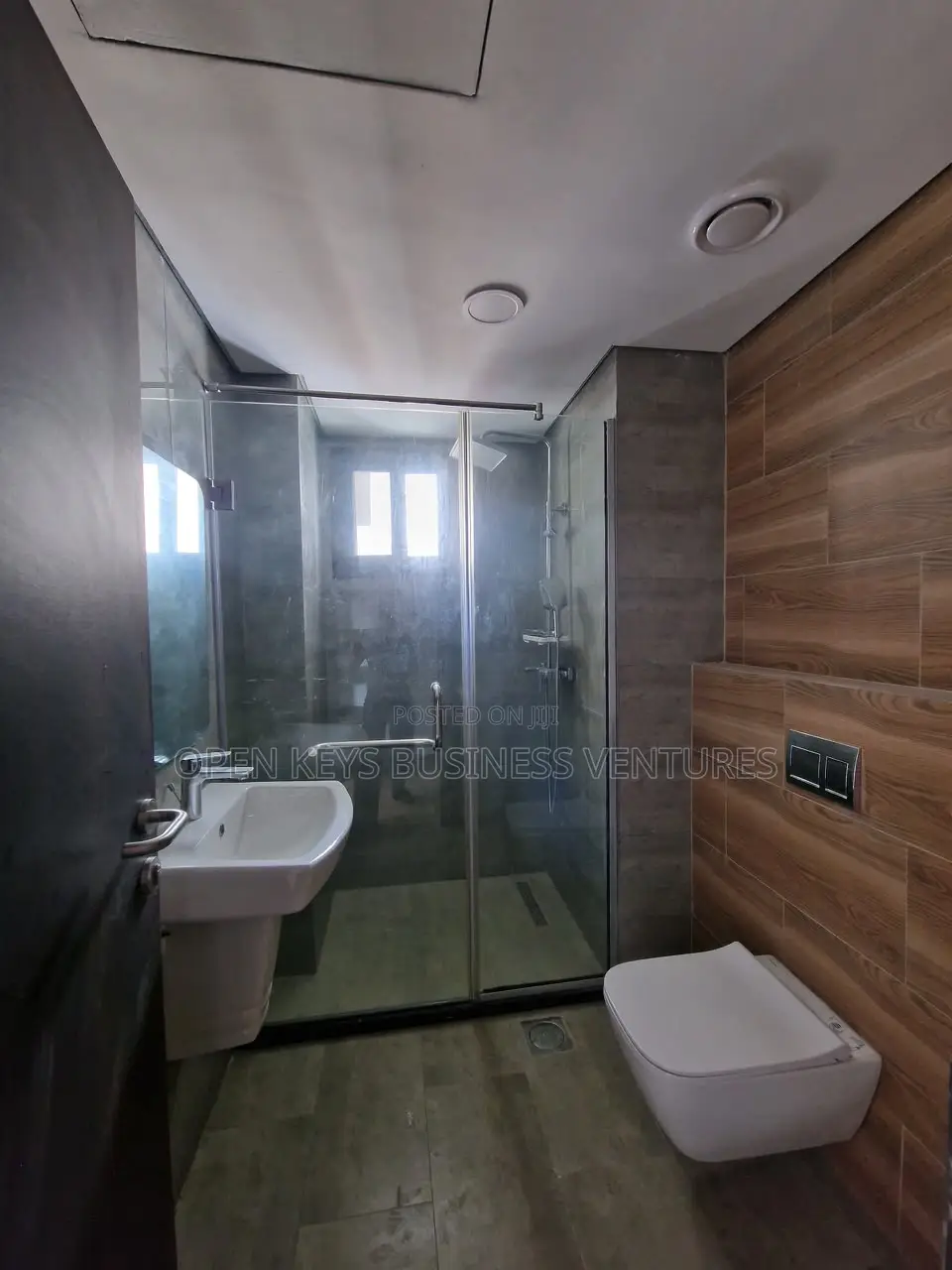 Furnished 3bdrm Apartment in Banana Island for rent