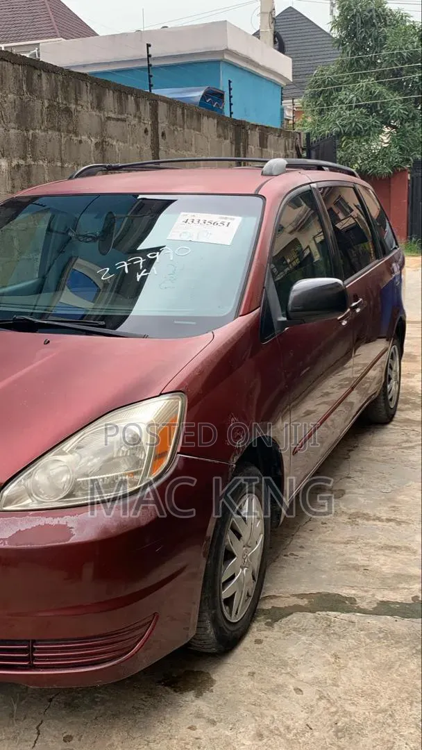 Toyota Sienna 2005 Red