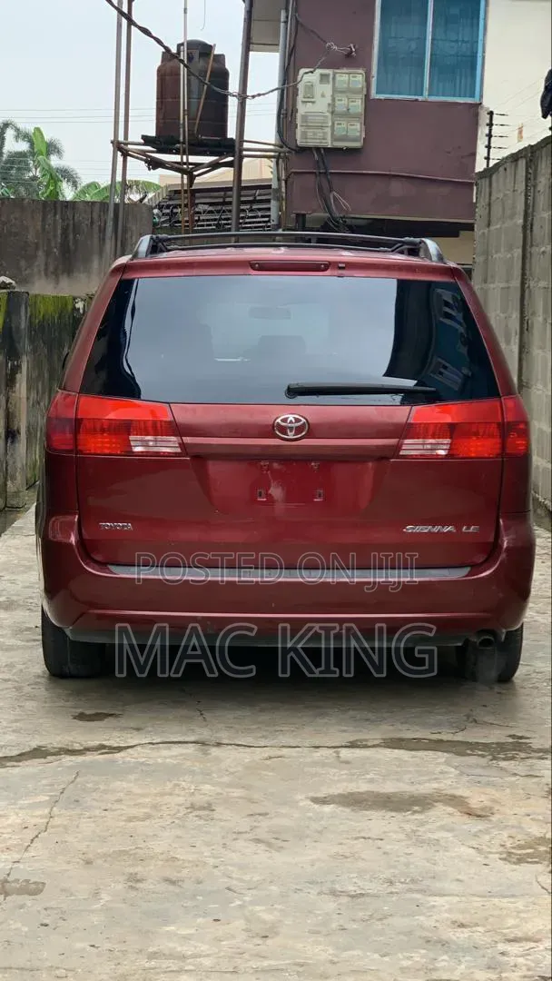 Toyota Sienna 2005 Red
