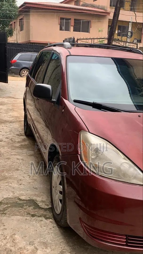 Toyota Sienna 2005 Red