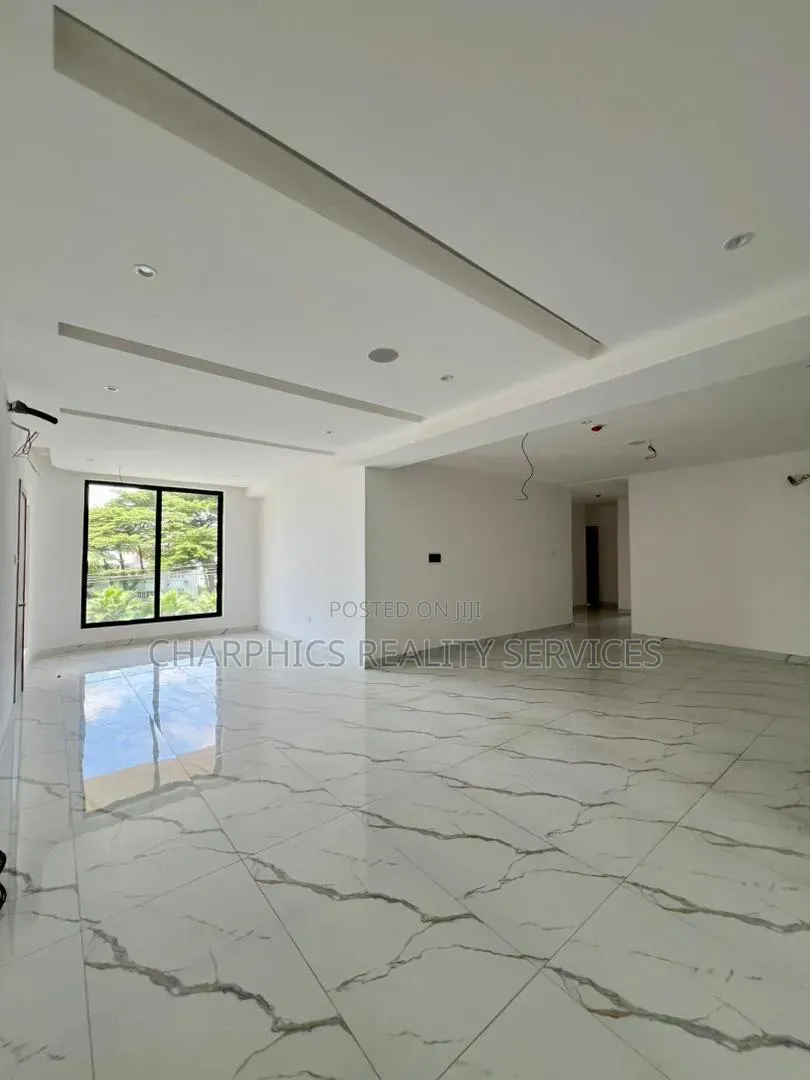 3bdrm Apartment in Lekki Phase 1 for sale