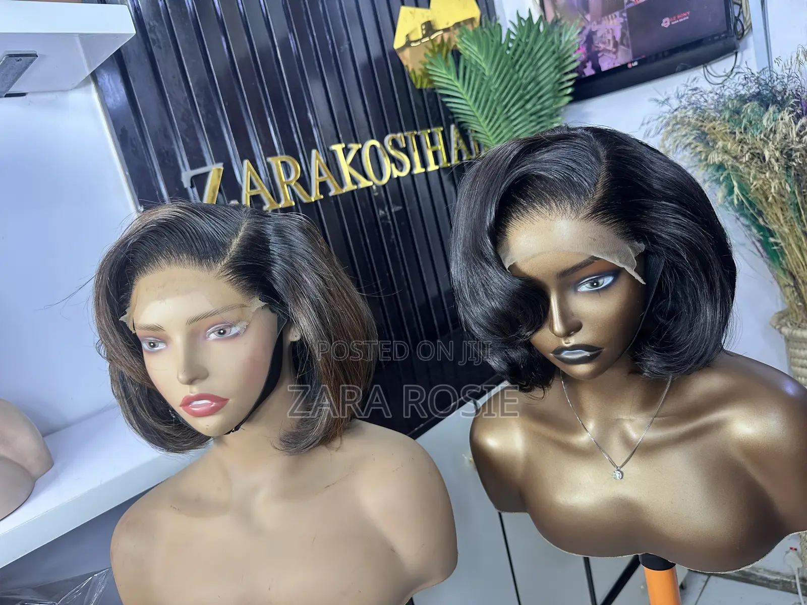 Heathy Layered Bob . In 2 Difft Color Available.