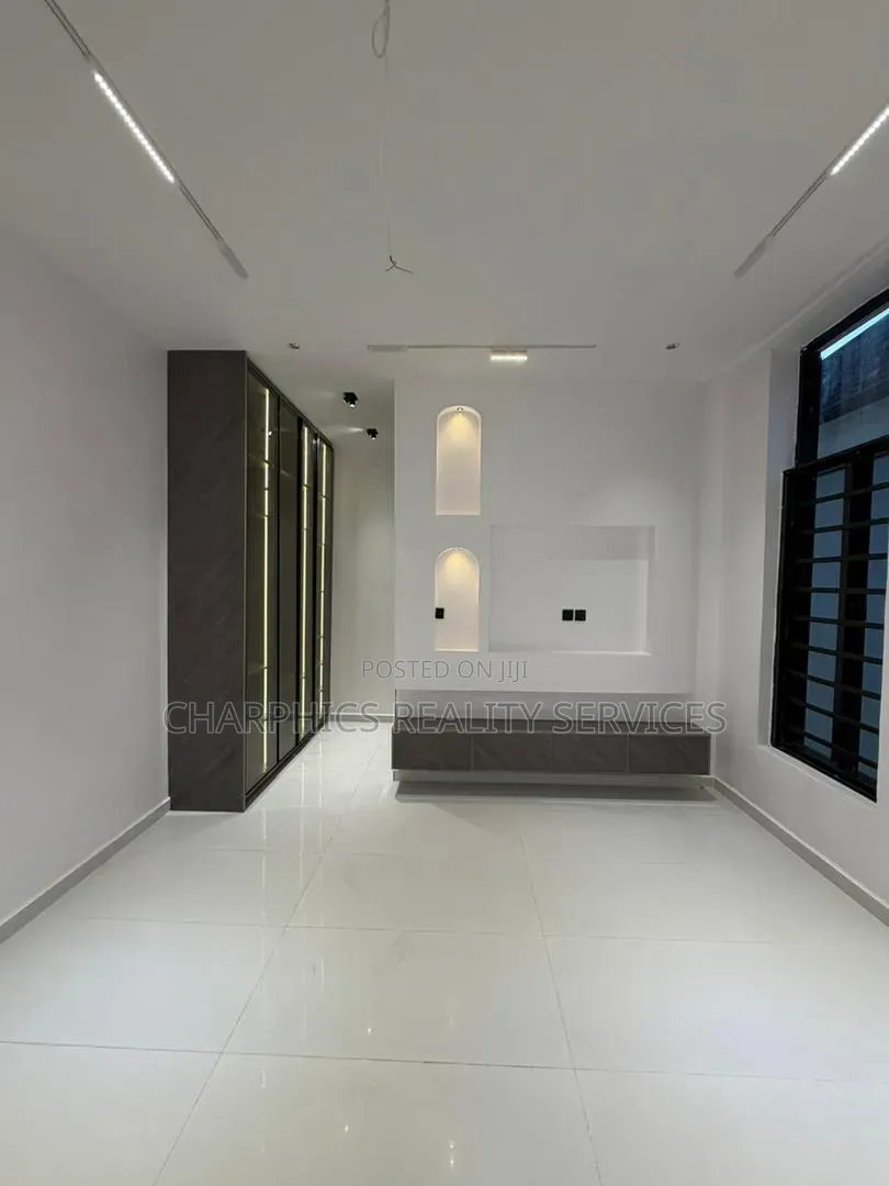 5bdrm Duplex in VGC / Ajah for sale