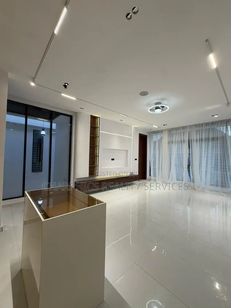 5bdrm Duplex in VGC / Ajah for sale