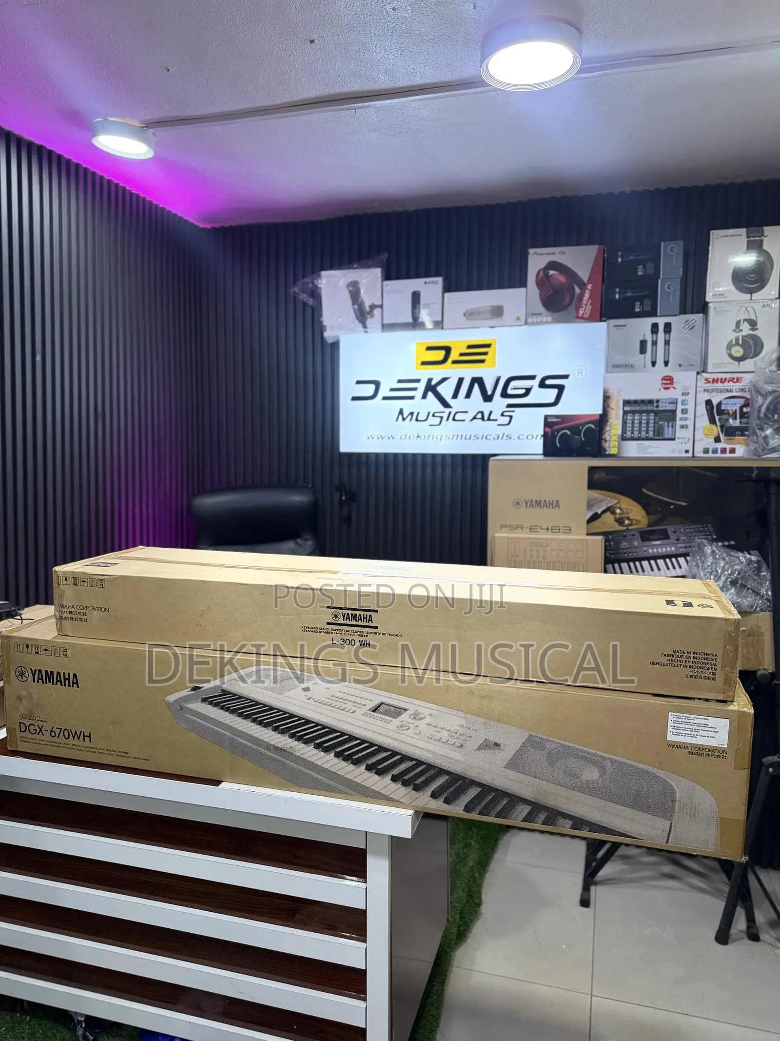 Yamaha DGX-670WH 88-Key Digital Piano and L300wh Stand