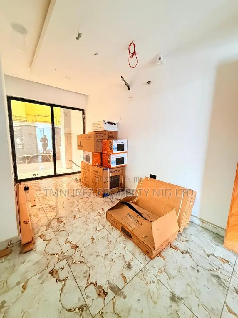4bdrm Duplex in Ikeja for sale