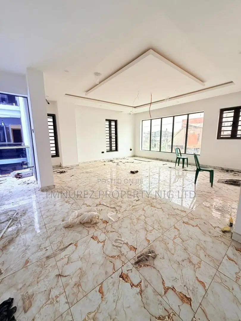 4bdrm Duplex in Ikeja for sale