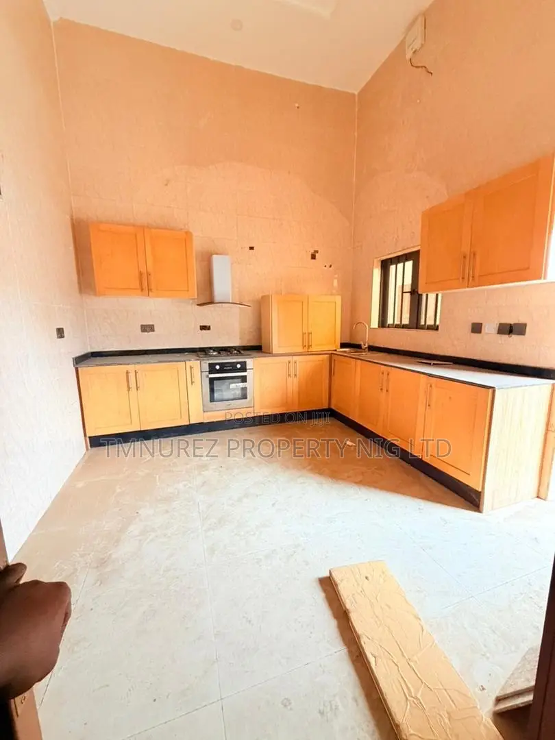 4bdrm Duplex in Ikeja for sale
