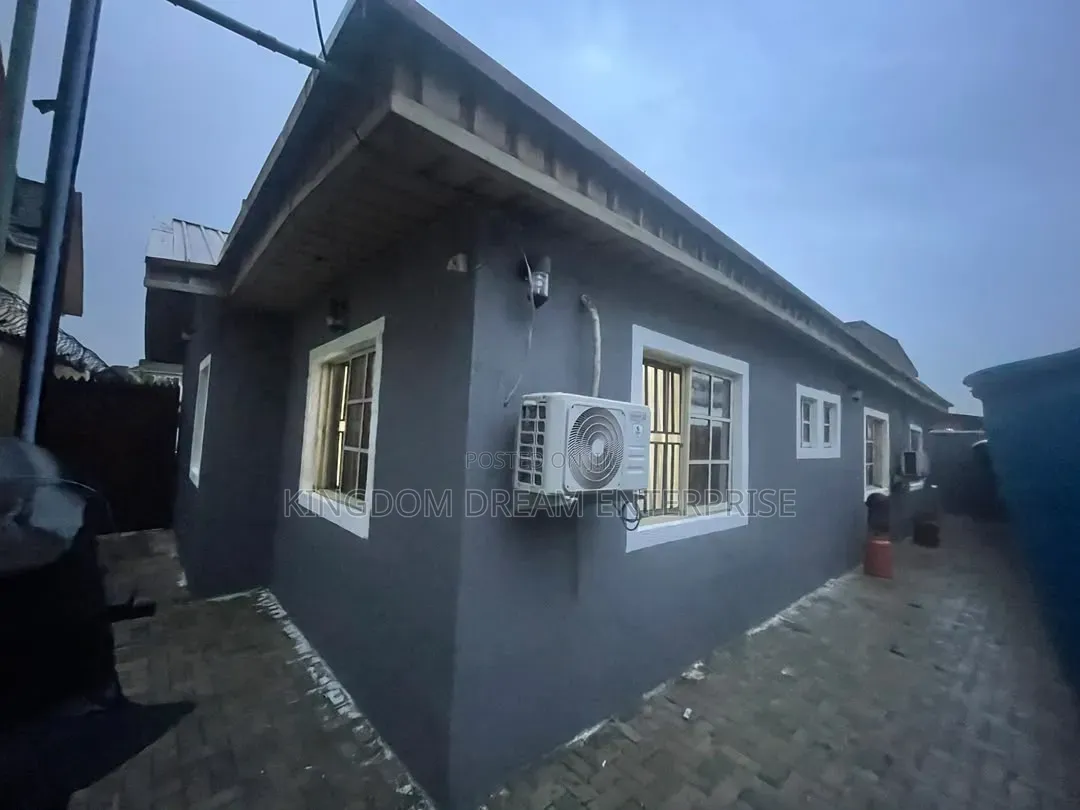 3bdrm Block of Flats in Off Egbeda Iyana for sale