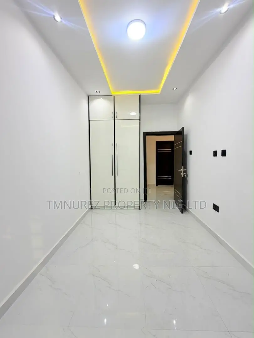3bdrm Apartment in Gbagada for sale