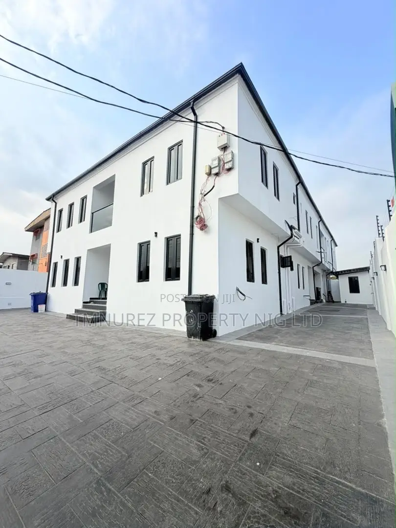 3bdrm Apartment in Gbagada for sale