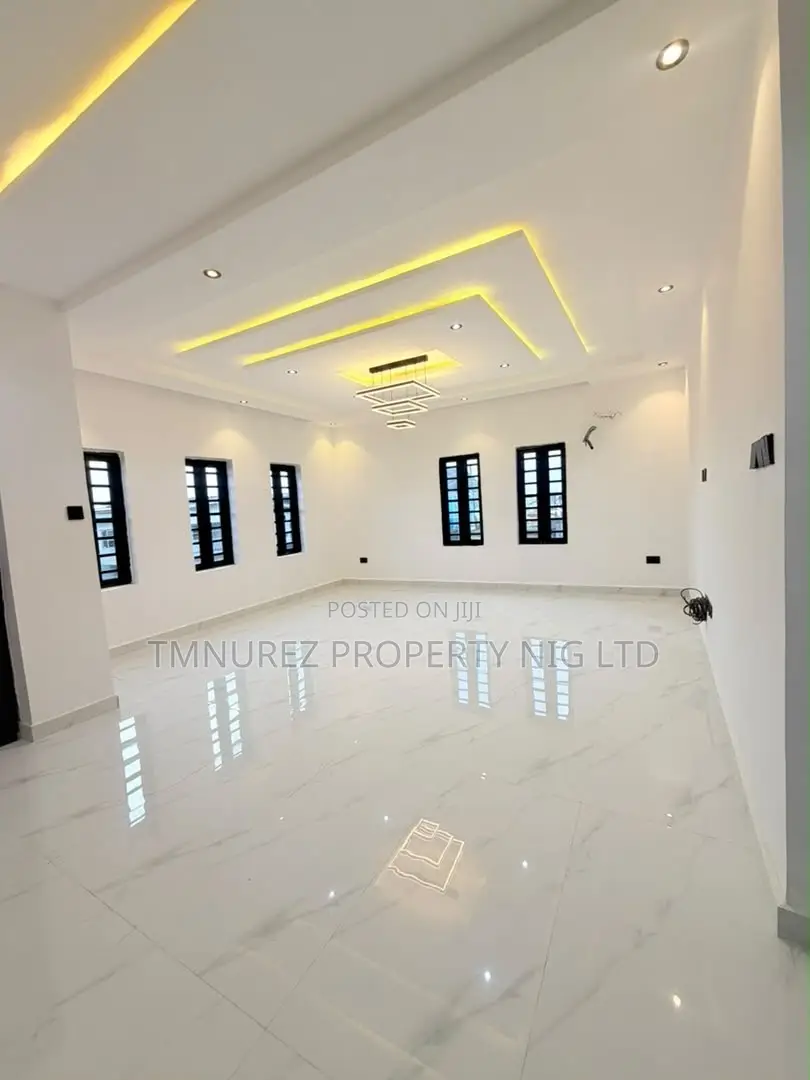 3bdrm Apartment in Gbagada for sale