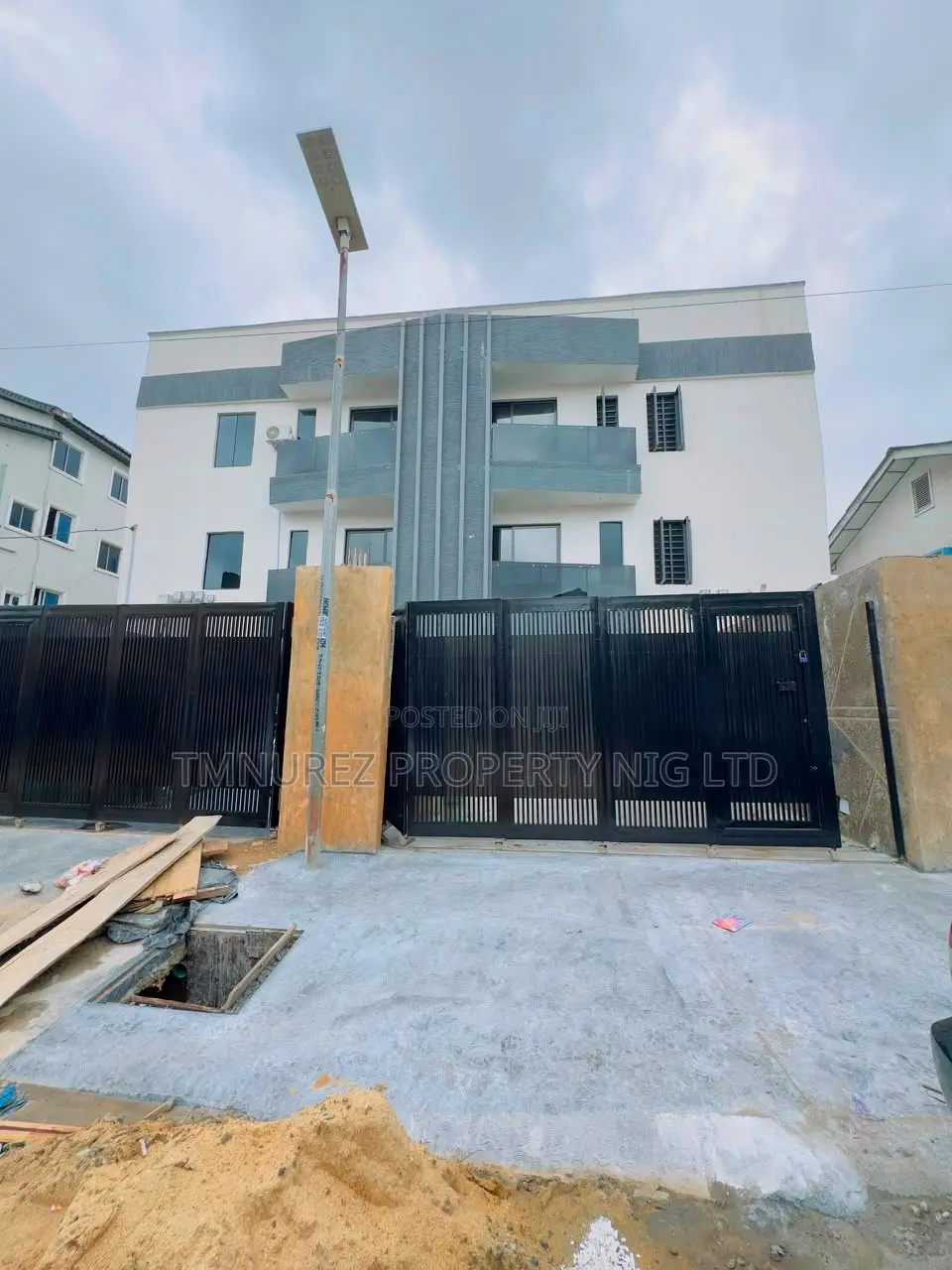 4bdrm Duplex in Yaba for sale