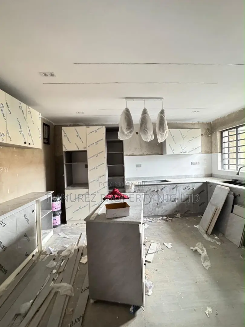 4bdrm Duplex in Yaba for sale