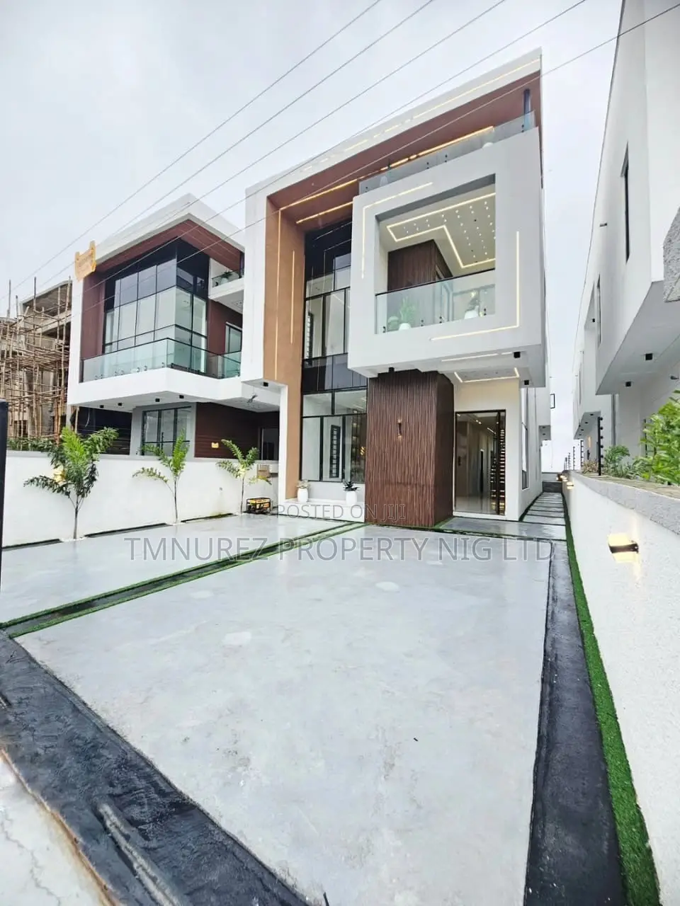 5bdrm Duplex in Off Lekki-Epe Expressway for sale