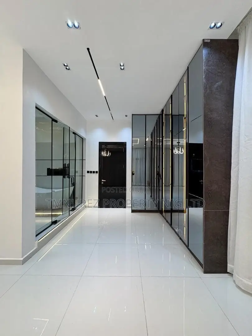 5bdrm Duplex in Chevron for sale