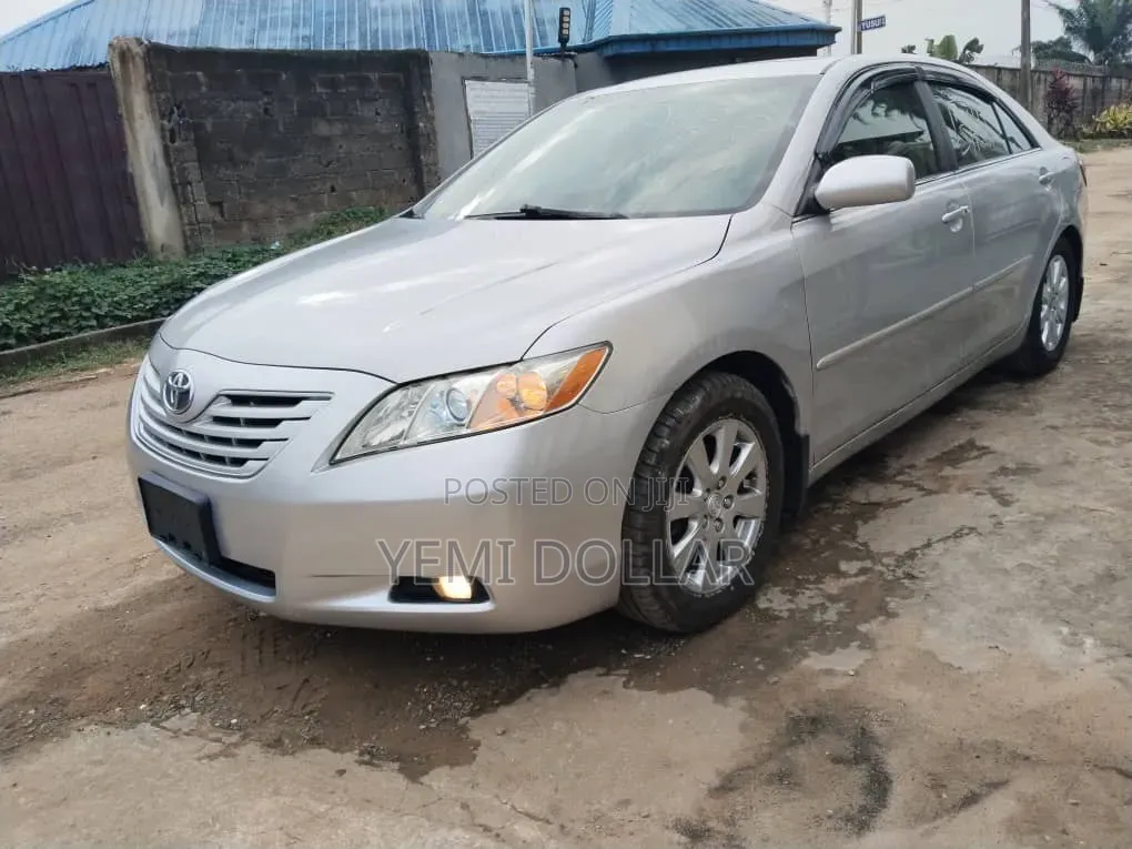 Toyota Camry XLE V6 4dr Sedan (3.5L 6cyl 6AM) 2007 Silver