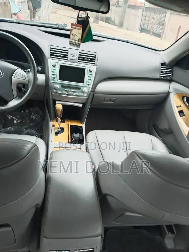 Toyota Camry XLE V6 4dr Sedan (3.5L 6cyl 6AM) 2007 Silver