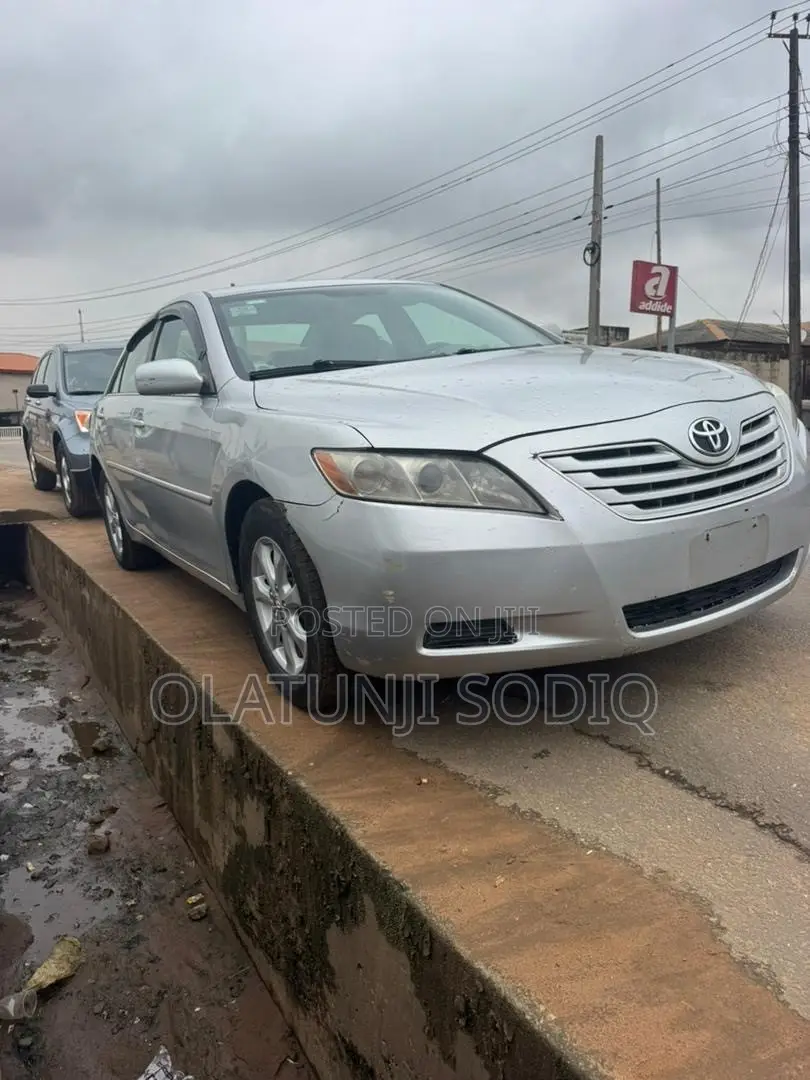 Toyota Camry LE 4dr Sedan (2.4L 4cyl 5A) 2009 Silver