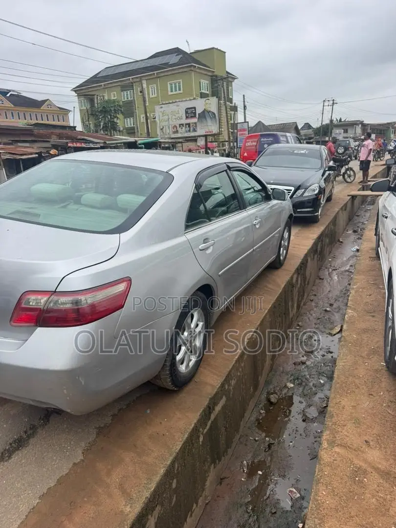 Toyota Camry LE 4dr Sedan (2.4L 4cyl 5A) 2009 Silver