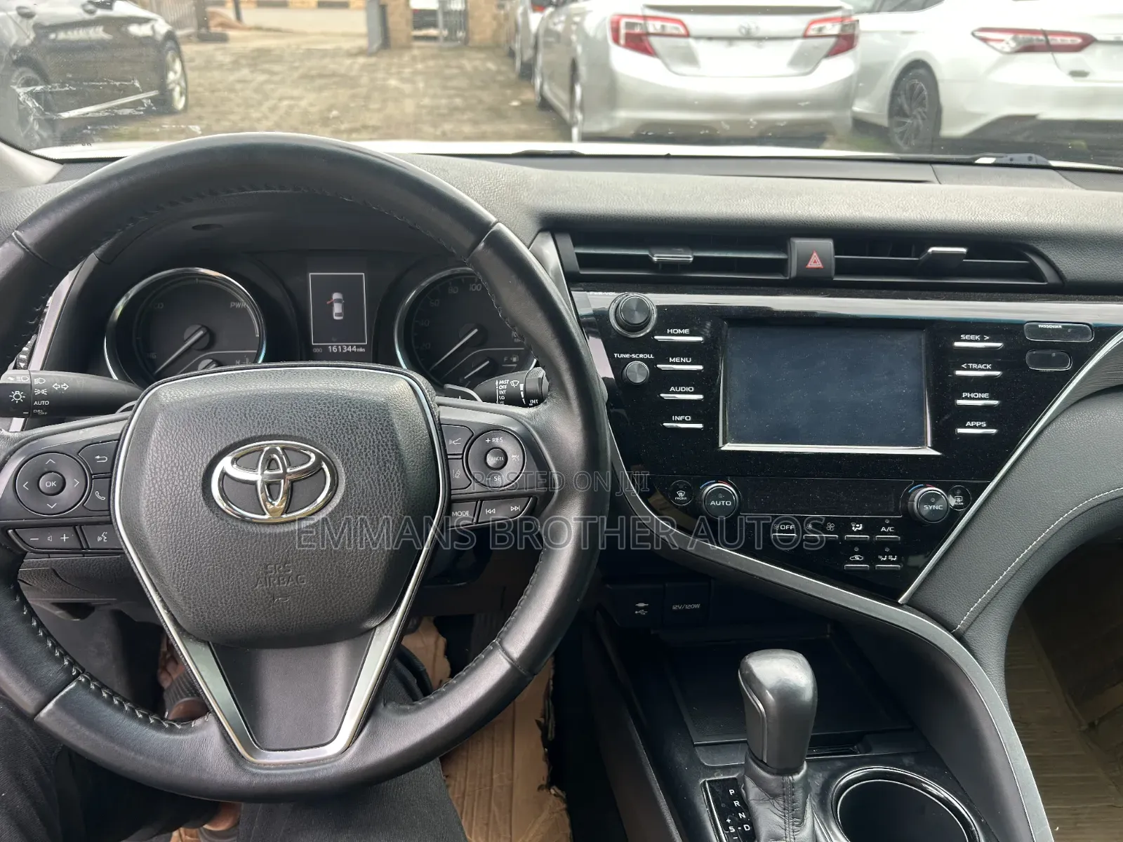 Toyota Camry SE (2.5L 4cyl 8A) 2019 White
