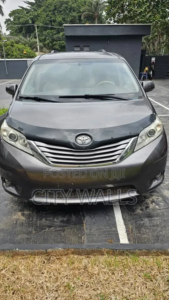 Toyota Sienna 2012 Gray