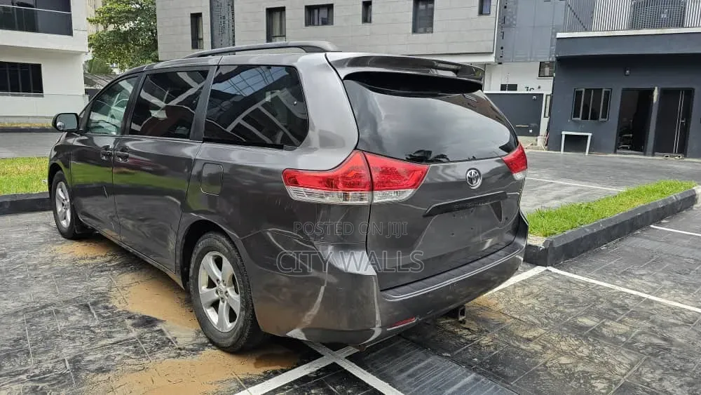 Toyota Sienna 2012 Gray