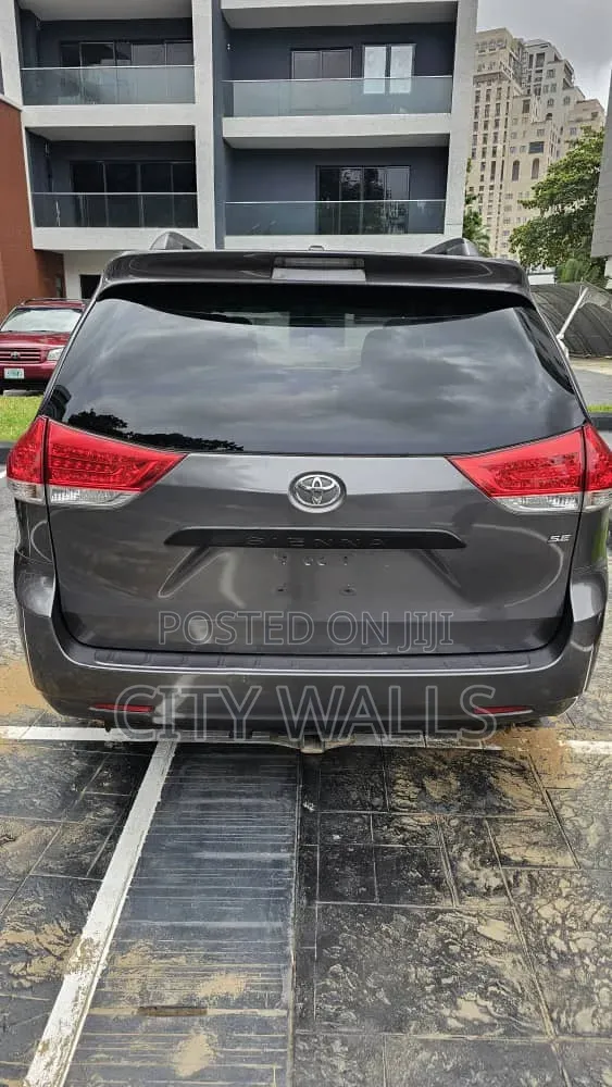 Toyota Sienna 2012 Gray