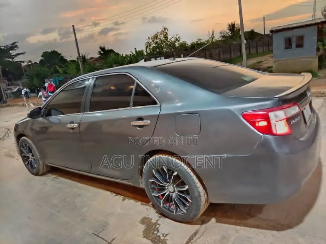 Toyota Camry XLE V6 4dr Sedan (3.5L 6cyl 6A) 2013 Gray