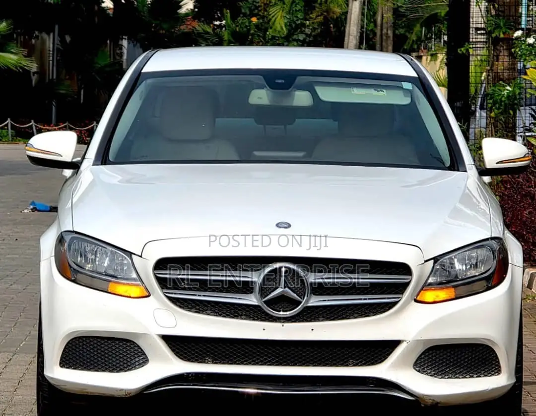 Mercedes-Benz C300 Base Sedan RWD (2.0L 4cyl 7A) 2016 White