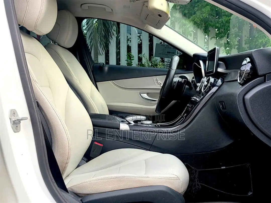 Mercedes-Benz C300 Base Sedan RWD (2.0L 4cyl 7A) 2016 White