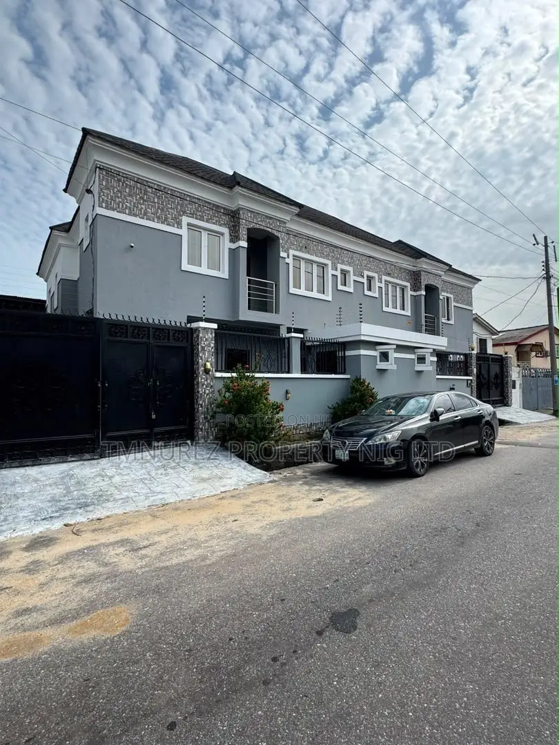 4bdrm Duplex in Surulere for sale