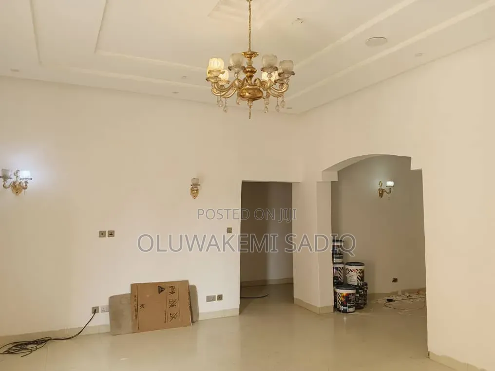 3bdrm Apartment in Ikeja Gra for rent