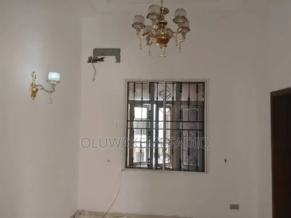 3bdrm Apartment in Ikeja Gra for rent