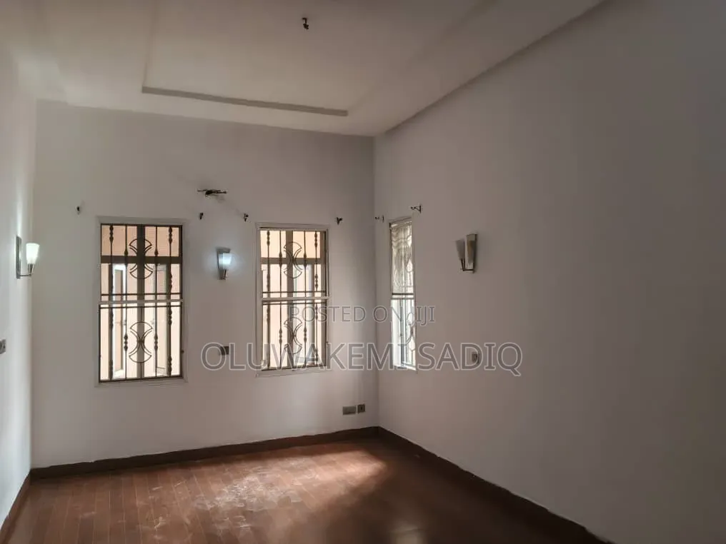 3bdrm Apartment in Ikeja Gra for rent