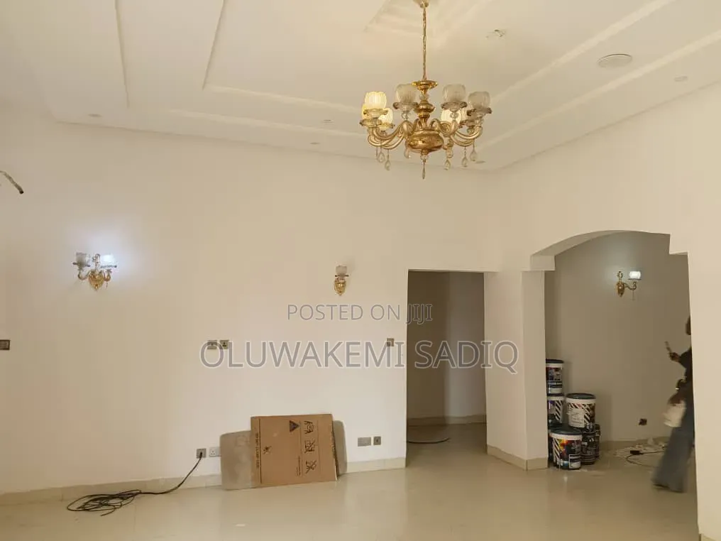 3bdrm Apartment in Ikeja Gra for rent