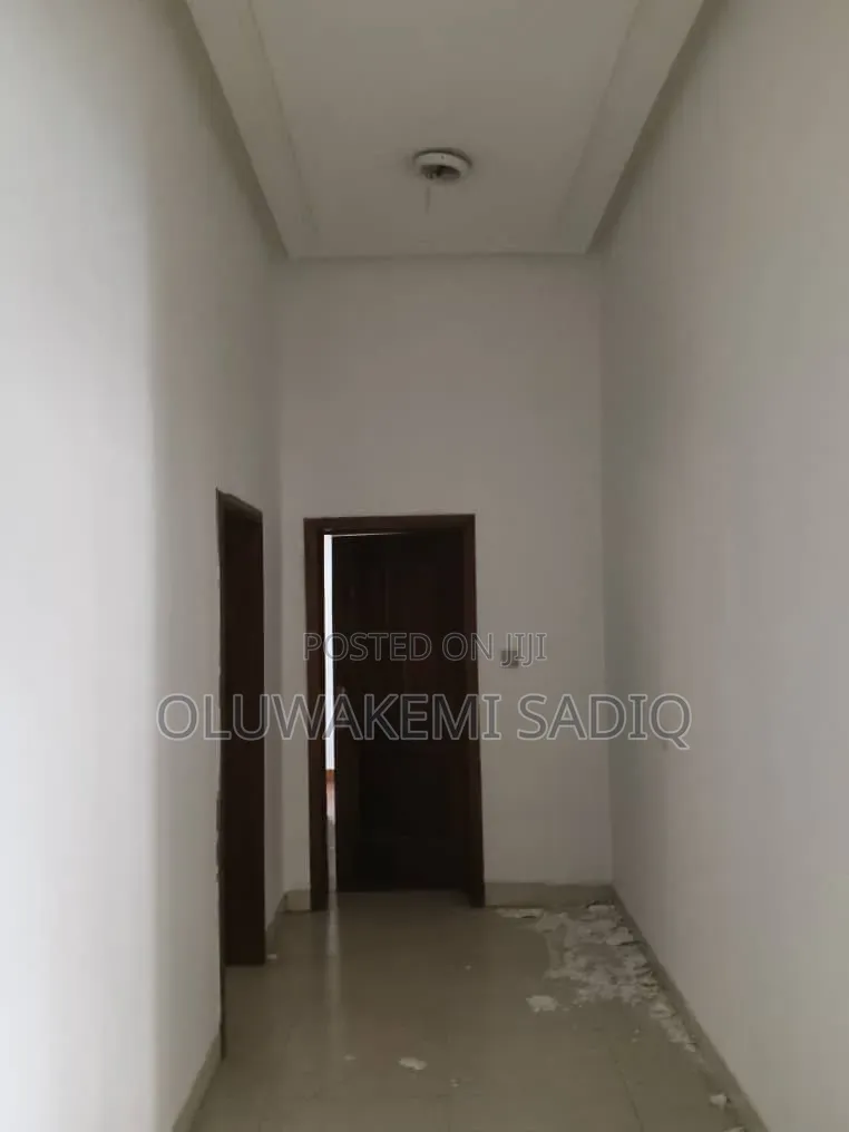 3bdrm Apartment in Ikeja Gra for rent