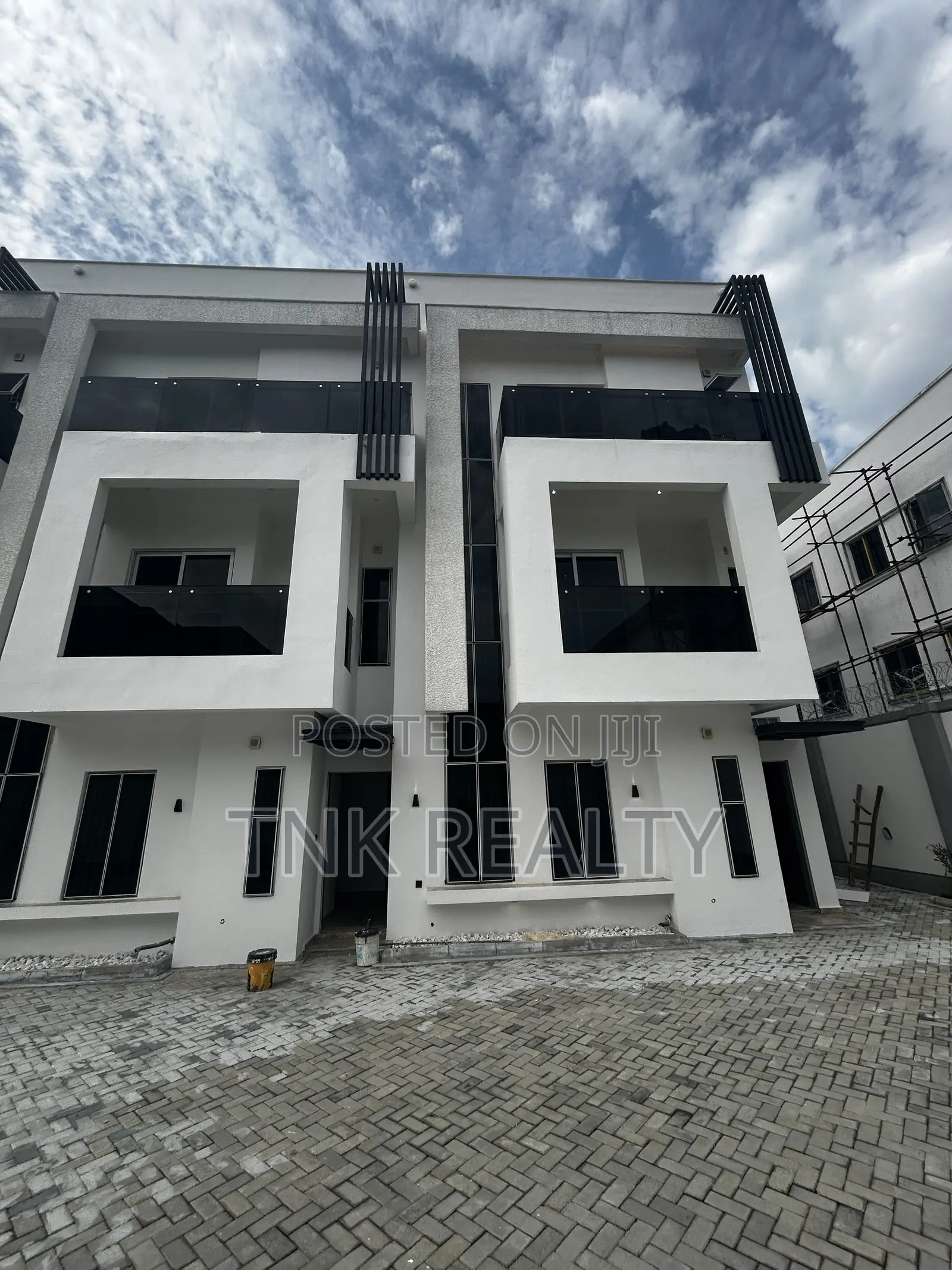 4bdrm Duplex in Jahi for sale