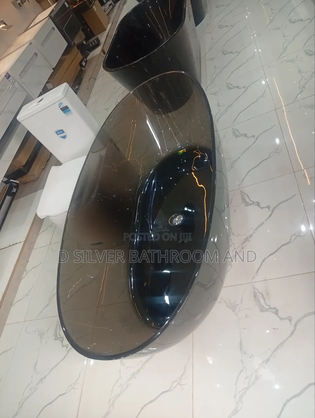 Premium Oval Bathtub, Black Free Standing