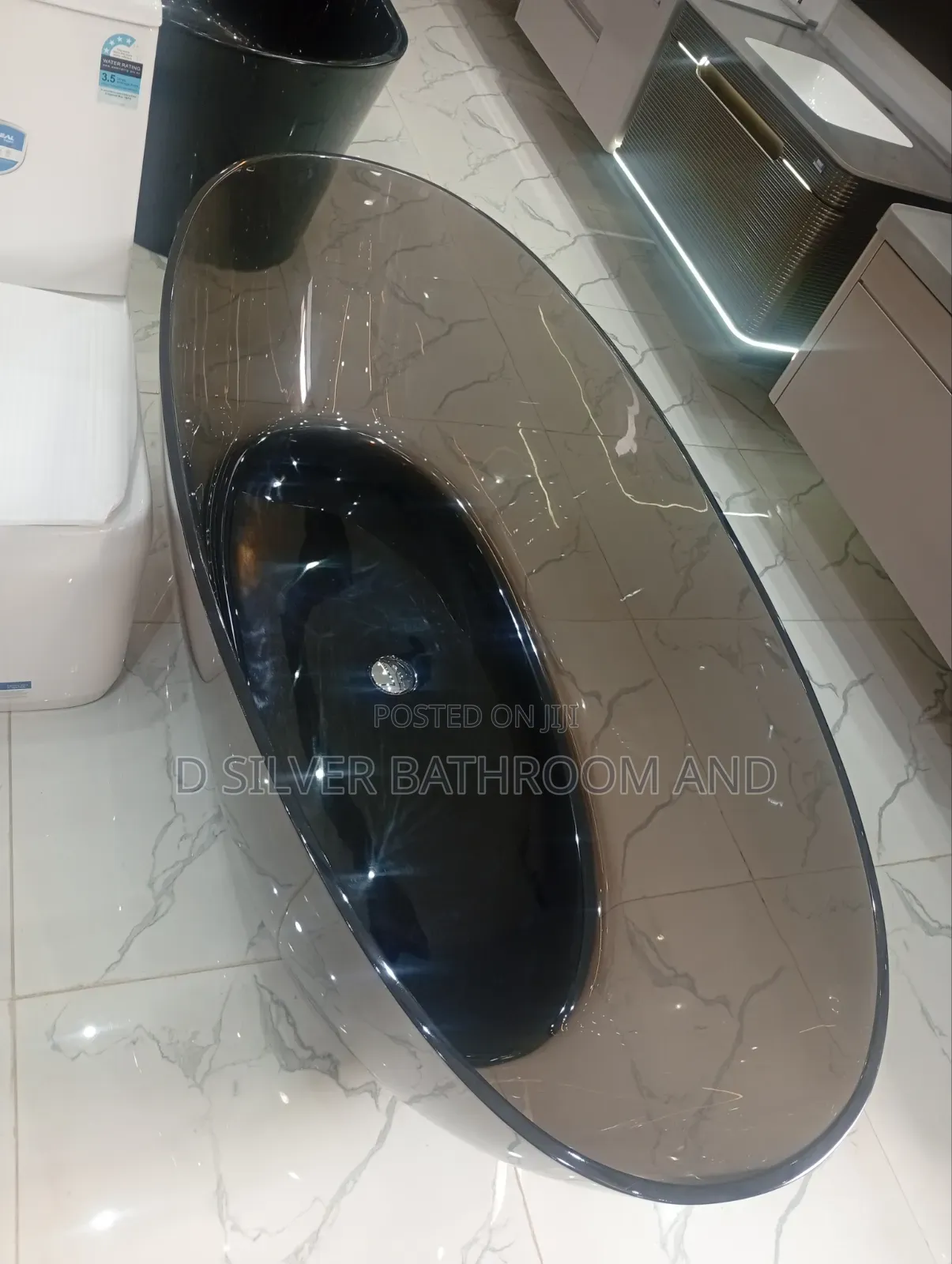 Premium Oval Bathtub, Black Free Standing