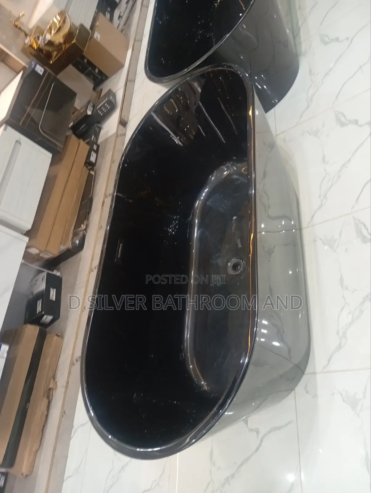 Premium Oval Bathtub, Black Free Standing