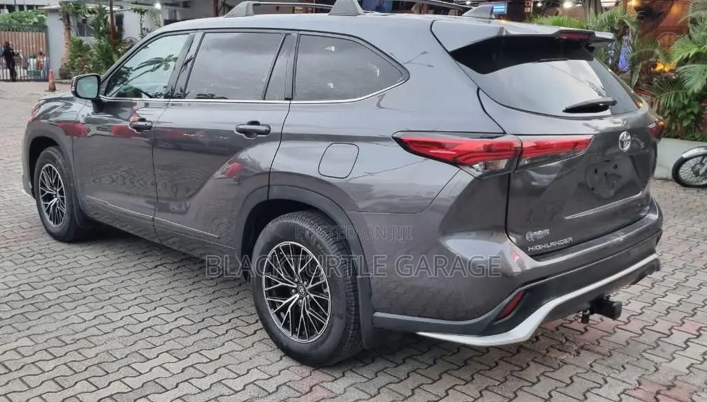 Toyota Highlander 2023 Gray