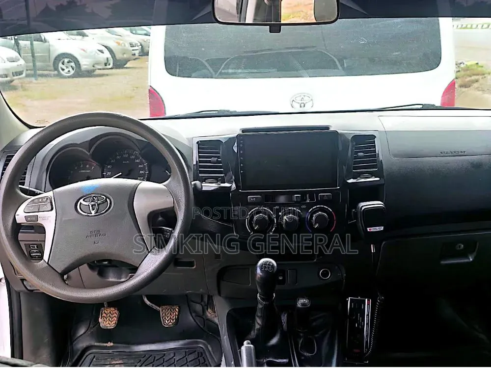 Toyota Hilux 2014 White