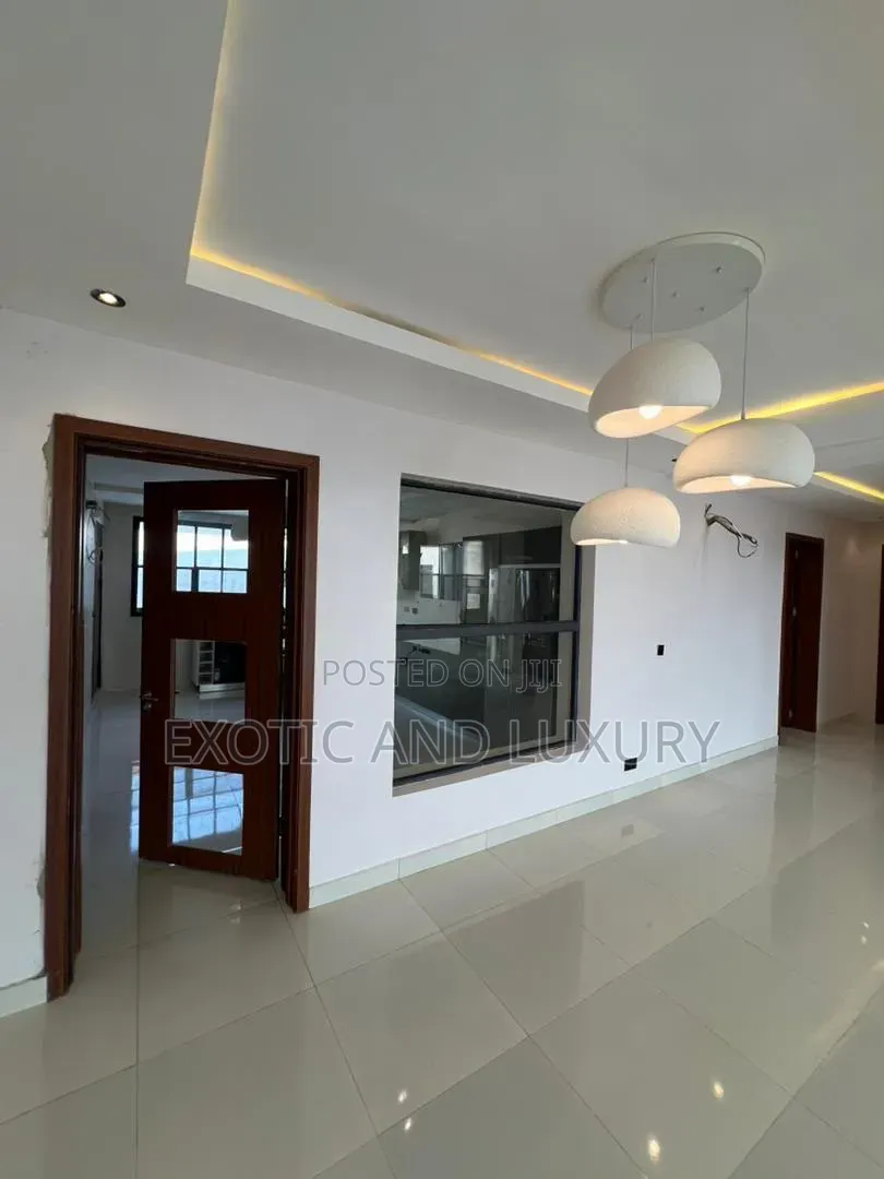 3bdrm Penthouse in Lekki for sale