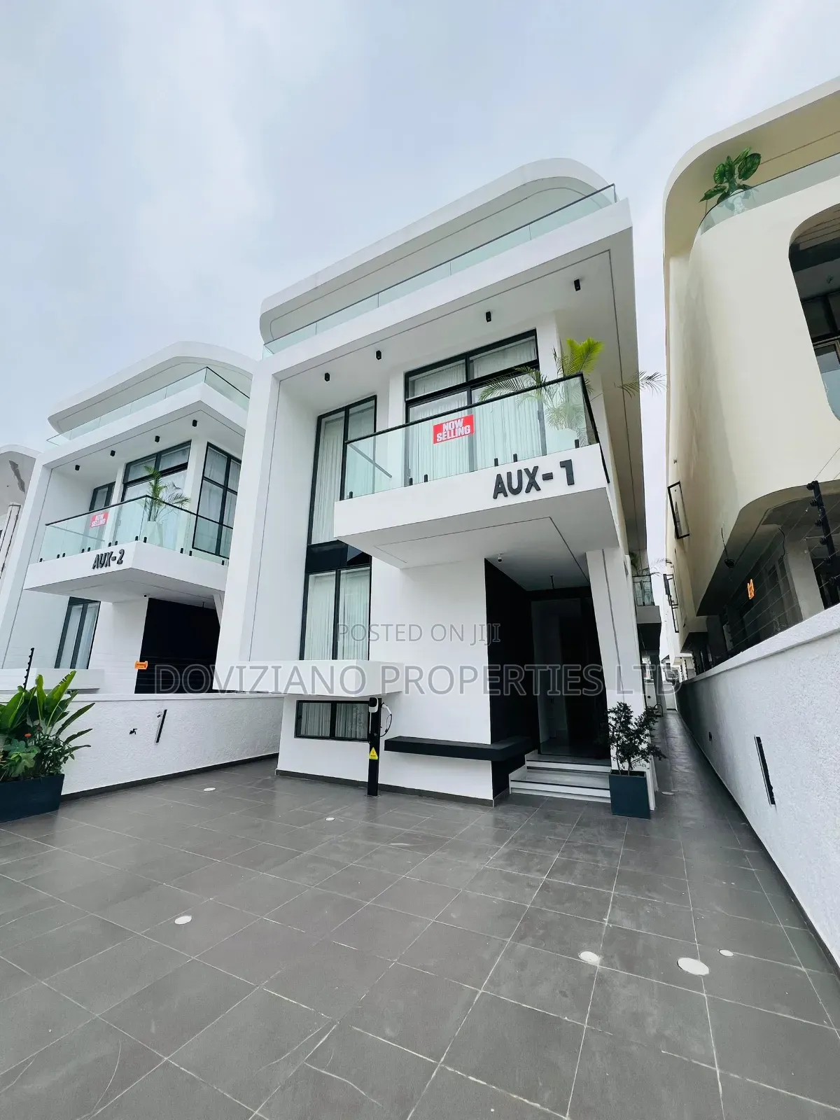 5bdrm Duplex in Ikota for sale