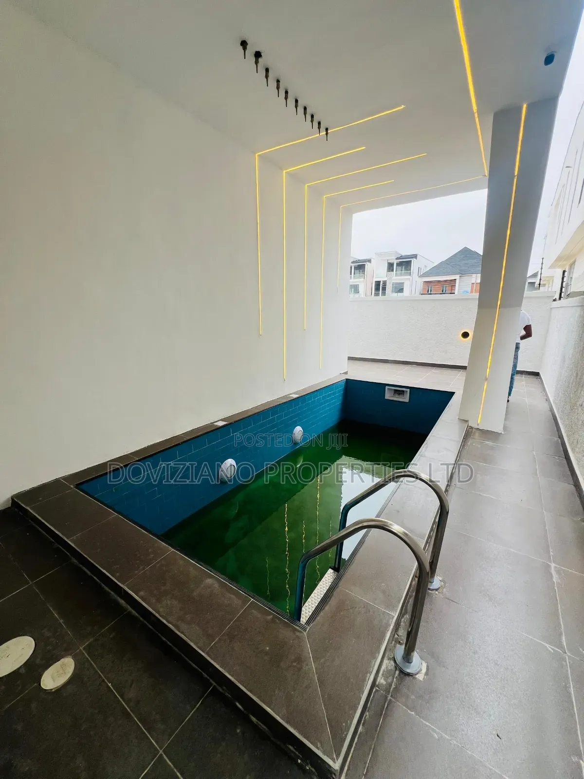 5bdrm Duplex in Ikota for sale