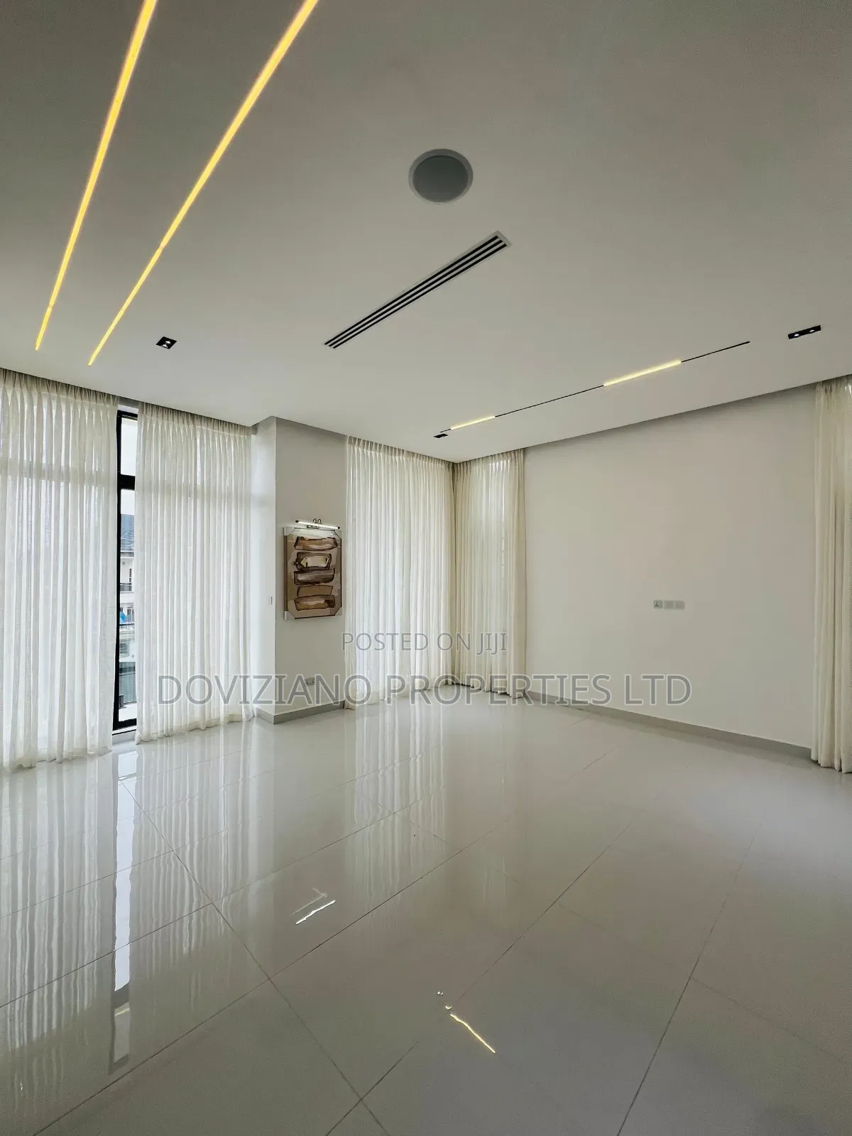 5bdrm Duplex in Ikota for sale