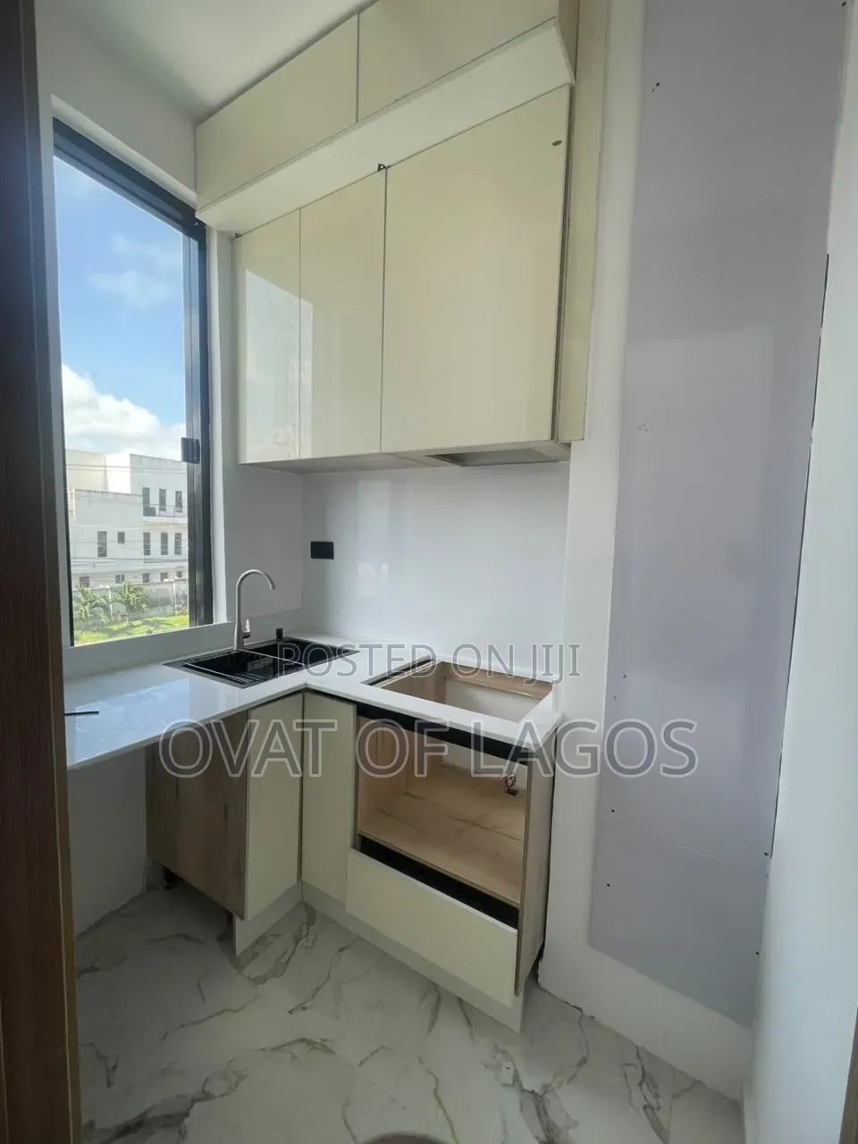 1bdrm Apartment in Orchid, Lekki Expressway for sale