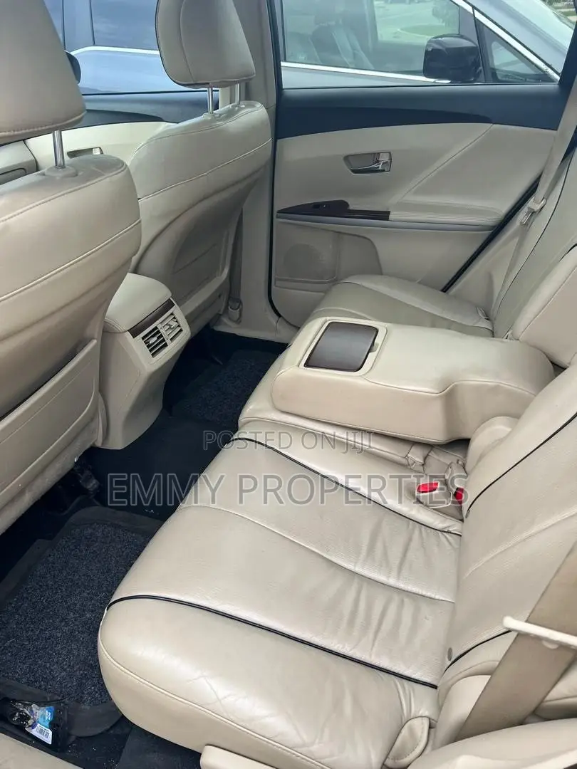 Toyota Venza AWD 2011 Ivory